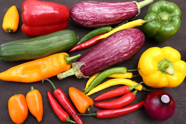 Farbenfrohes frisches Gemüse. — Stockfoto