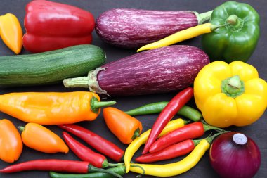 Taze renkli sebzeler..