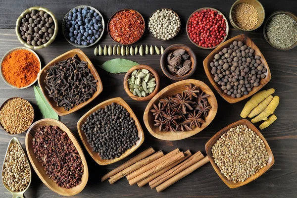 Aromatic spices and herbs — Stock Photo, Image