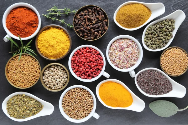 baharatlar ve otlar.