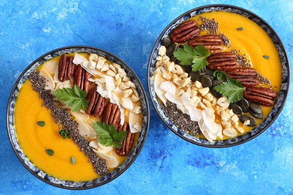 Tazón Batido Con Calabaza Nueces Pacana Semillas Chía Copos Coco —  Fotos de Stock