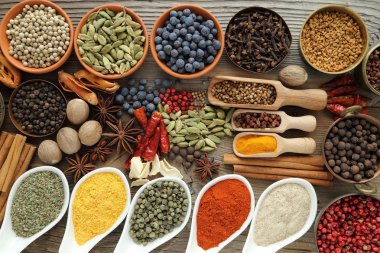 baharatlar ve otlar.