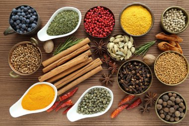 baharatlar ve otlar.