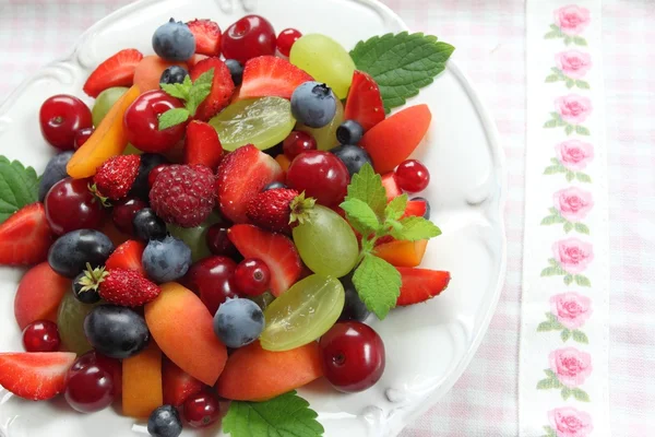 Heerlijke fruitsalade — Stockfoto