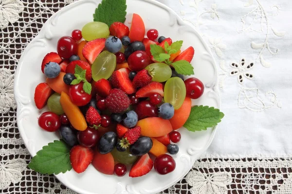 Ensalada de frutas frescas. — Foto de Stock