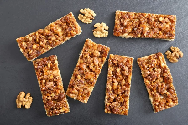 Cake with caramelized walnuts. — Stock Photo, Image