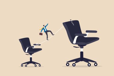 Kariyer büyümesi veya iş tanıtımı, kişisel gelişim ve iyileşme, iş sorumluluk zorluğu veya başarı konsepti olma hırsı, işadamı çalışanı yüksek mevki kürsüsüne doğru yürür.