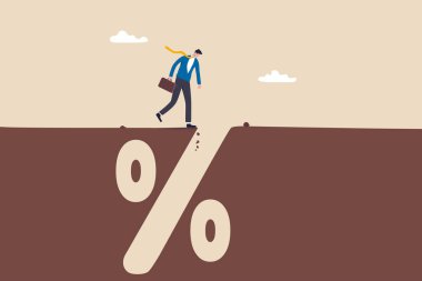 Finansal kriz, hata veya başarısızlık, mortgage, kredi veya borç tuzağı veya risk yönetimi, yatırım kar ve zarar kavramı, dikkatli bir işadamı bankacılık yüzde işareti çukurunun derinliklerine bakıyor.
