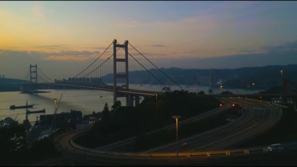 Time lapse of Tsing Ma Bridge at Summer - Tsing Ma Bridge è un ponte di Hong Kong. È il settimo ponte sospeso più lungo del mondo . — Video Stock