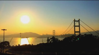 Tsing Ma Bridge yaz - Tsing Ma Bridge, zaman atlamalı, Hong Kong'da bir köprüdür. Dünyanın en uzun yedinci yayılma asma köprü olduğunu.