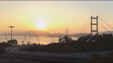 Tsing Ma Bridge yaz - Tsing Ma Bridge, zaman atlamalı, Hong Kong'da bir köprüdür. Dünyanın en uzun yedinci yayılma asma köprü olduğunu.