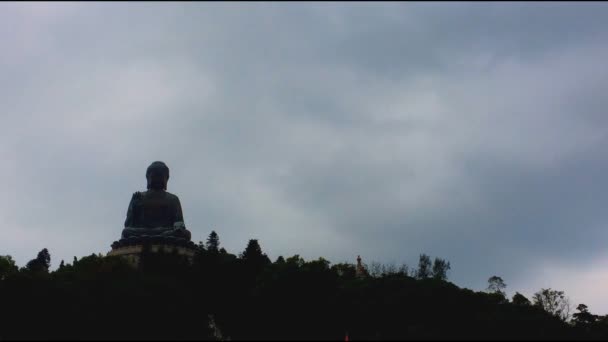 Big Buddha (Tchien Tchan Buddha) v regionu Lantau Island, v Hong Kongu — Stock video