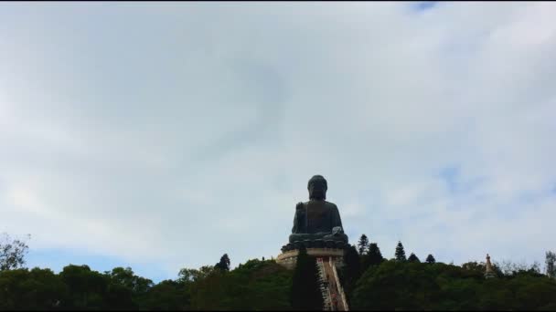 Wielki Budda (Buddy Tian Tan) w regionie Lantau Island, w Hong Kongu — Wideo stockowe