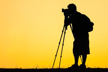 gün doğumu için fotoğraf çekim fotoğrafçı silüeti
