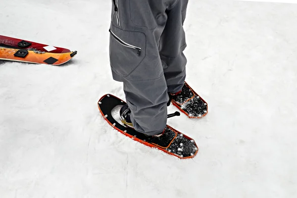 Skifahrer auf schneebedeckten Gebirgszügen, Tateyama, Japan — Stockfoto