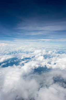 cennet. Mavi gökyüzü ve beyaz bulut. güneşli bir gün. Cumulus bulutu.