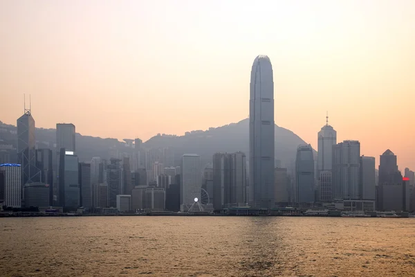 Cidade de Hong Kong, Vista noturna no porto de Victoria, Hong Kong — Fotografia de Stock