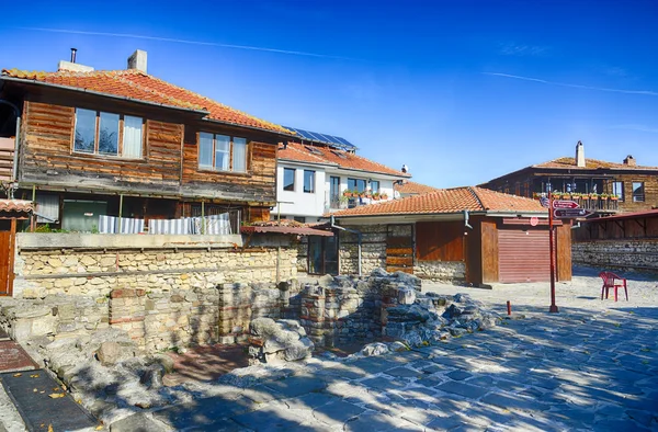 De straten van het oude centrum van Nessebar, Bulgarije. HDR foto — Stockfoto