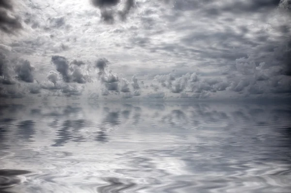 Le reflet du ciel sur la mer — Photo