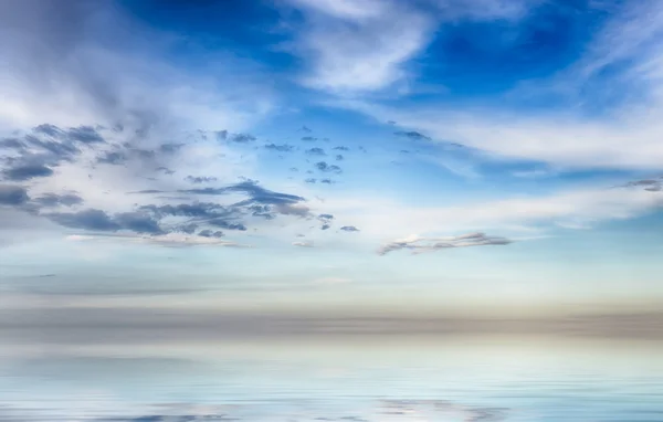 Reflectarea cerului pe mare — Fotografie, imagine de stoc