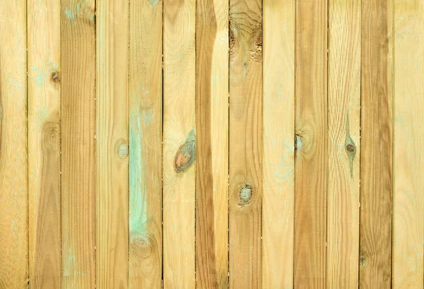 Vista superior da mesa de madeira. Painéis de pinheiro ranhurados com nós — Fotografia de Stock