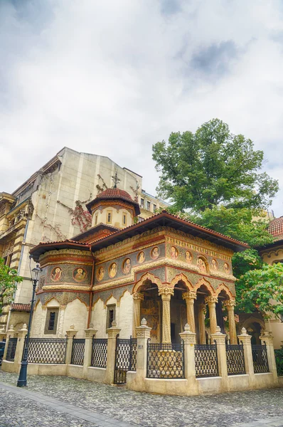 Mosteiro de Stavropoleos, St. Igreja Miguel e Gabriel em Bucareste, România.HDR imagem — Fotografia de Stock