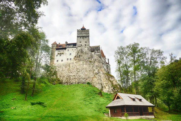 Castelo de Bran de Drácula, Transilvânia, Roménia, Europa.Imagem HDR — Fotografia de Stock