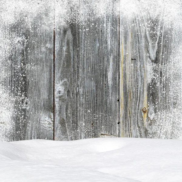 Deriva de nieve. En el fondo vieja pared de madera con espacio en blanco —  Fotos de Stock