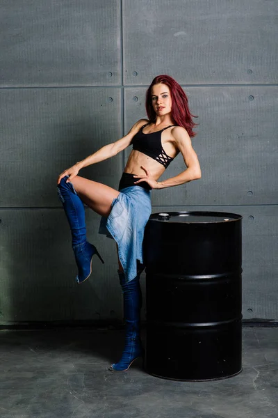 Portrait Fitness Woman Studio Cement Concrete Background Black Barrel — Stock Photo, Image