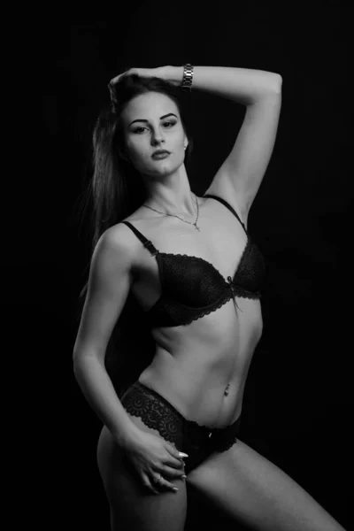 Vacker Sexig Kvinna Blå Underkläder Mörk Bakgrund Perfekt Kvinnlig Kropp — Stockfoto
