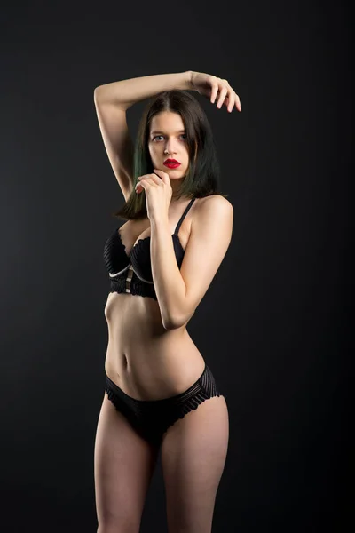 Linda Morena Modelo Femenino Posando Usando Ropa Interior Negra Estudio —  Fotos de Stock