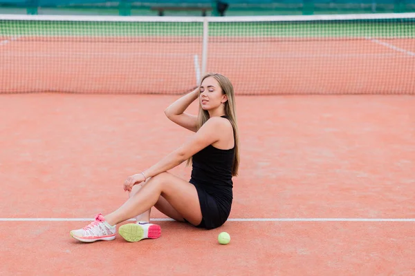 Tenisz Bajnokság Női Játékos Salakos Teniszpályán — Stock Fotó