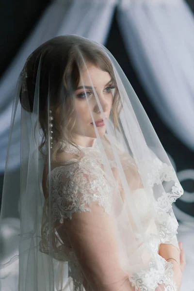 Linda Noiva Jovem Uma Lingerie Branca Últimos Preparativos Para Casamento — Fotografia de Stock