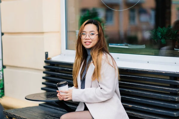 Feliz Asiático Mulher Estudante Cidade Rua Educação Conceito — Fotografia de Stock