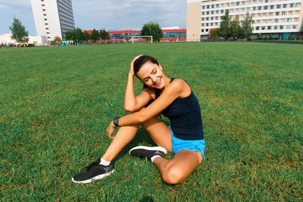 Corredor Atleta Corriendo Pista Atlética Entrenando Cardio Mujer Corriendo Para — Foto de Stock