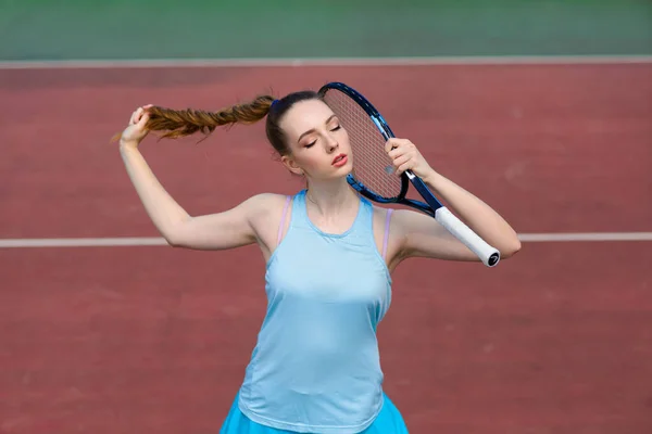 Sexy Meisje Tennisser Witte Jurk Hakken Houden Tennis Racket Het — Stockfoto