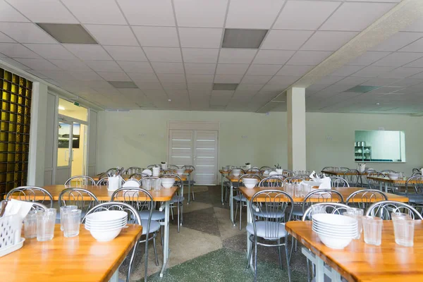 白俄罗斯明斯克 2020 椅子和桌子 餐厅被隔离了 — 图库照片