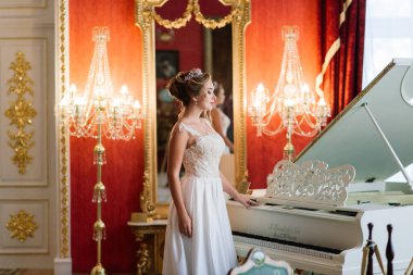 Lüks bir antika otelde gelin, düğün