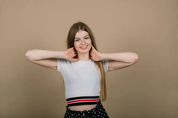 Retrato Emocional Una Mujer Sorprendida Emoción Asombro Estudio Plano Aislado — Foto de Stock