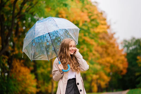 Menina Bonito Com Guarda Chuva Concepção Previsão Meteorológica — Fotografia de Stock