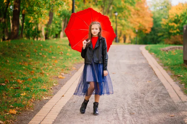 Jolie Petite Fille Avec Parapluie Conception Des Prévisions Météorologiques — Photo