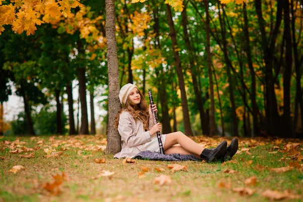 Young Attractive Girl Clarinet Fall Park — Stock Photo, Image