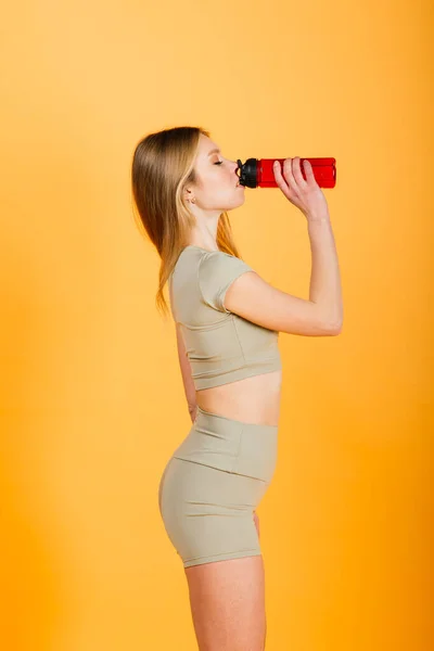 Giovane Donna Forma Formazione Abito Sportivo Studio Foto — Foto Stock