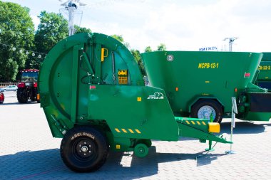 Minsk, Belarus - 07.14.2020. Kombine ve traktörler tarım makineleri ihtirası