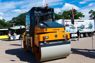 Minsk, Belarus - 07.14.2020. Kombine ve traktörler tarım makineleri ihtirası