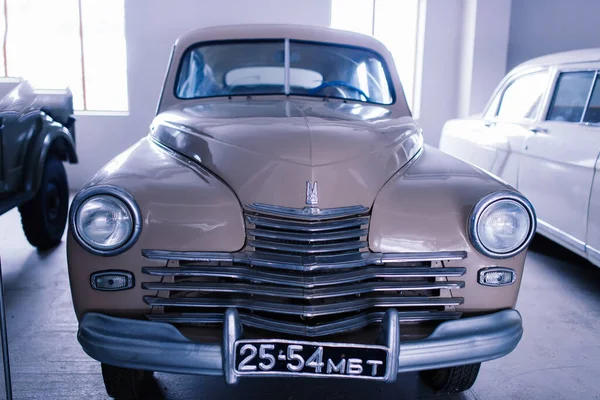 ミンスク ベラルーシ 2021 自動車史 レトロを表示する自動車世界ヴィンテージカー博物館 — ストック写真