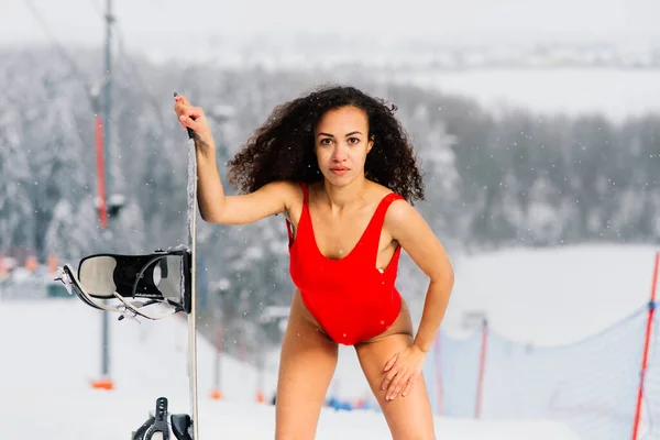Mulher Snowboard Sexy Maiô Atividades Esportivas Inverno Senhora Vestindo Biquíni — Fotografia de Stock
