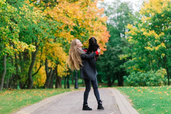 Happy Woman Holding Her Little Dog Arms Autumn Park — Stock Photo, Image