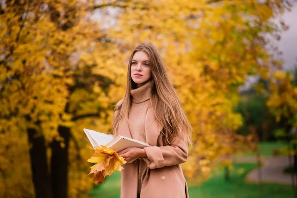 Blonde Redhead Young Female Walking Autumn Park — Stock Photo, Image