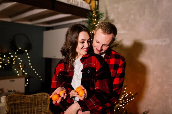 Young Guy Kissing Lovely Girlfriend Feeling Happiness While Celebrating Winter — Stock Photo, Image